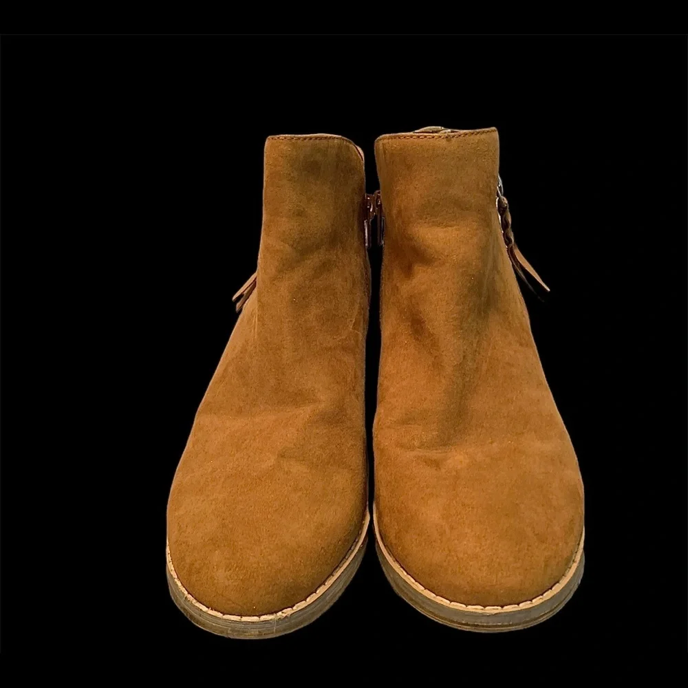 American Eagle tan Suede ankle boots Size 8